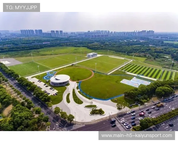 足球体育公园建设项目落地惠及周边社区，体育中心足球公园